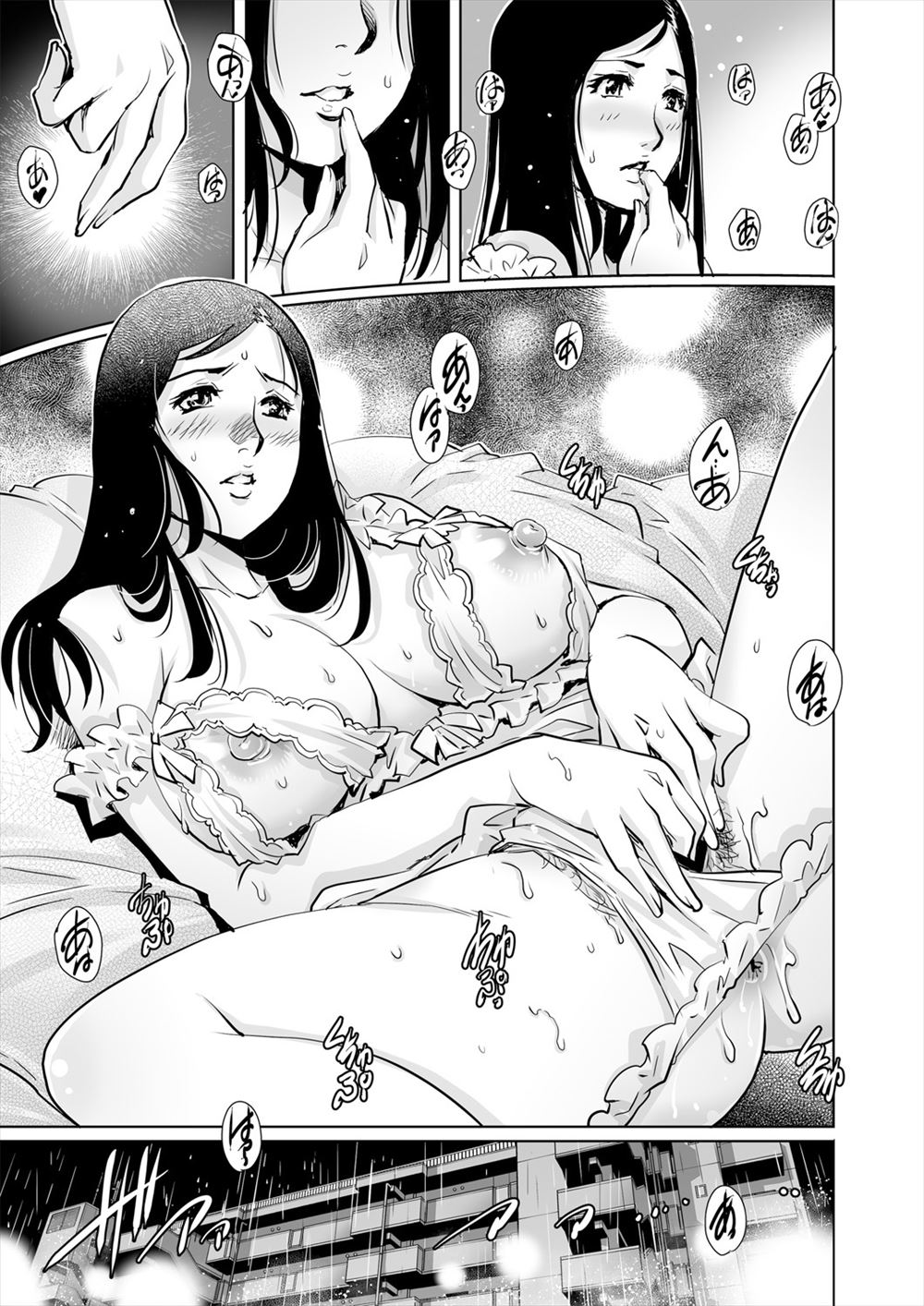 【エロ漫画】誰もいない教室で巨乳JKが携帯で裸を撮ってるところを男子生徒に見つかり性処理してあげてどんどん激しくなって公開生放送で中出しセックス 毎日エロ漫画